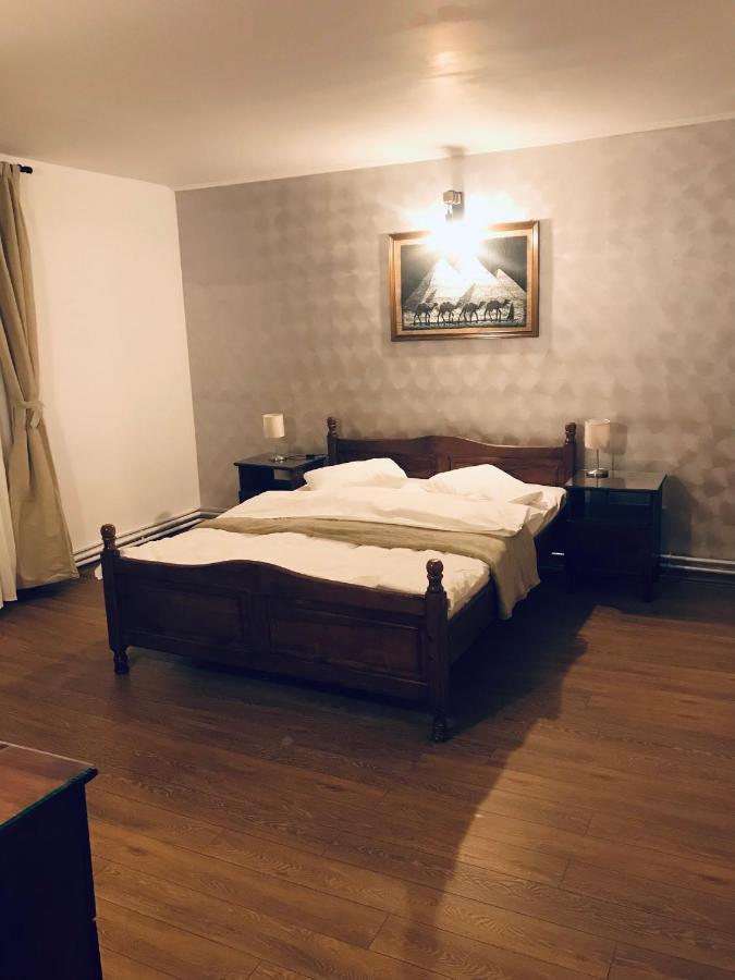 Cameră dublă cu baie privată